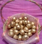 Золотые орешки с предсказаниями ручной работы