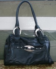 Продам женскую кожаную сумочку.